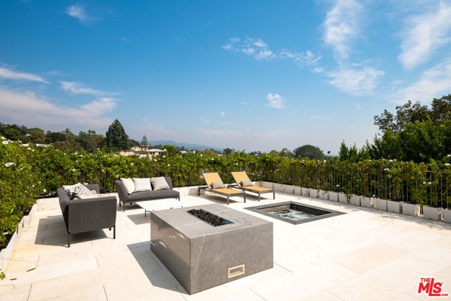 642 Perugia Way, Los Angeles CA: https://media.crmls.org/mediaz/0b405c00-68f3-473b-a338-a671ed1660b6.jpg
