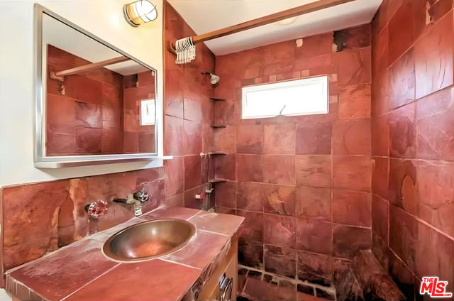 653 Marine Street photo 19