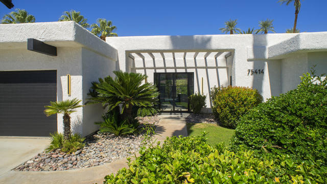 75414 Palm Shadow Drive, Indian Wells CA: https://media.crmls.org/mediaz/0b412daa-4262-4e7d-814e-f4df783b4362.jpg
