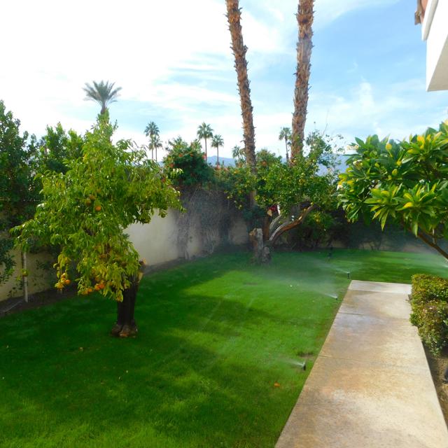 14 Mission Palms W Drive, Rancho Mirage CA: https://media.crmls.org/mediaz/0b41397c-f3a3-443a-8928-8047da356f55.jpg