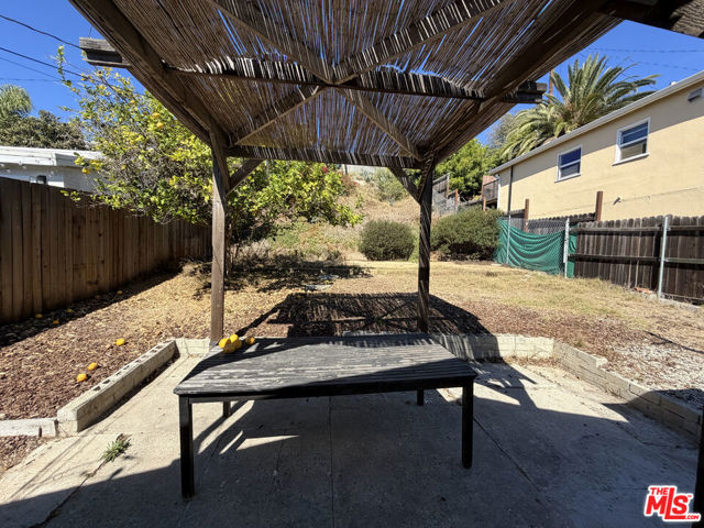 819 Pier Avenue photo 13