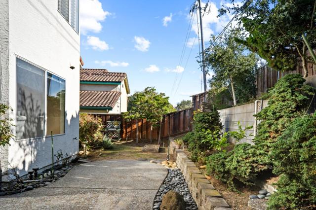 3218 Tallmon Street, Marina CA: https://media.crmls.org/mediaz/0b419b93-820f-4044-8f78-71759e5a1ff6.jpg