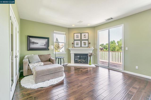 1039 Rolling Woods Way, Concord CA: https://media.crmls.org/mediaz/0b419f3b-e1e9-4042-b864-baf6e67d90be.jpg