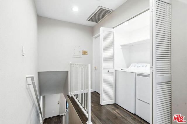 13412 Burbank Boulevard, Sherman Oaks CA: https://media.crmls.org/mediaz/0b41c185-fe9e-46c4-8ce2-3c3f6eca18d2.jpg