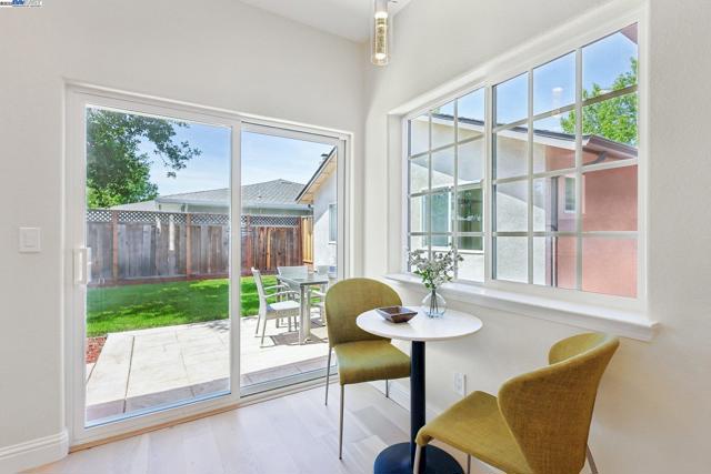Image 14 of 60 For 227 Holmes St