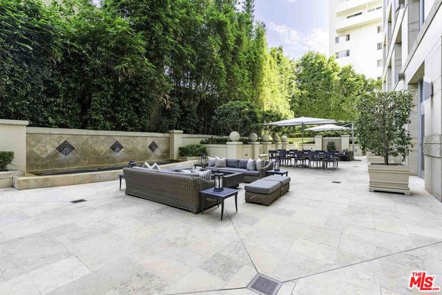 10727 Wilshire Boulevard, Los Angeles CA: https://media.crmls.org/mediaz/0b4283d5-a7ec-4540-8c35-b3c6f88cc4e7.jpg