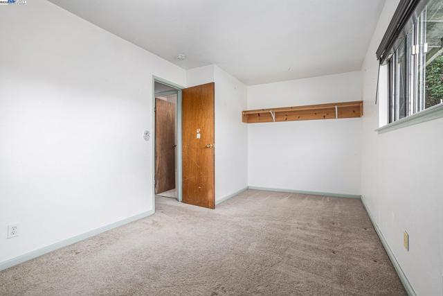 925 GRANDVIEW AVE, Martinez CA: https://media.crmls.org/mediaz/0b435fe3-1847-4029-aa65-e7ec707279eb.jpg
