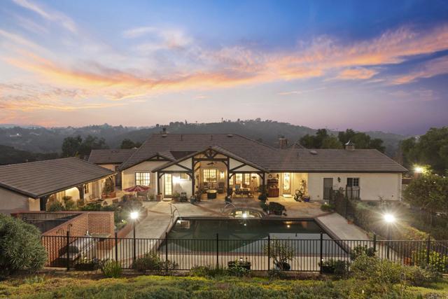 Detail Gallery Image 4 of 45 For 1160 Little Gopher Canyon, Vista,  CA 92084 - 3 Beds | 3/1 Baths