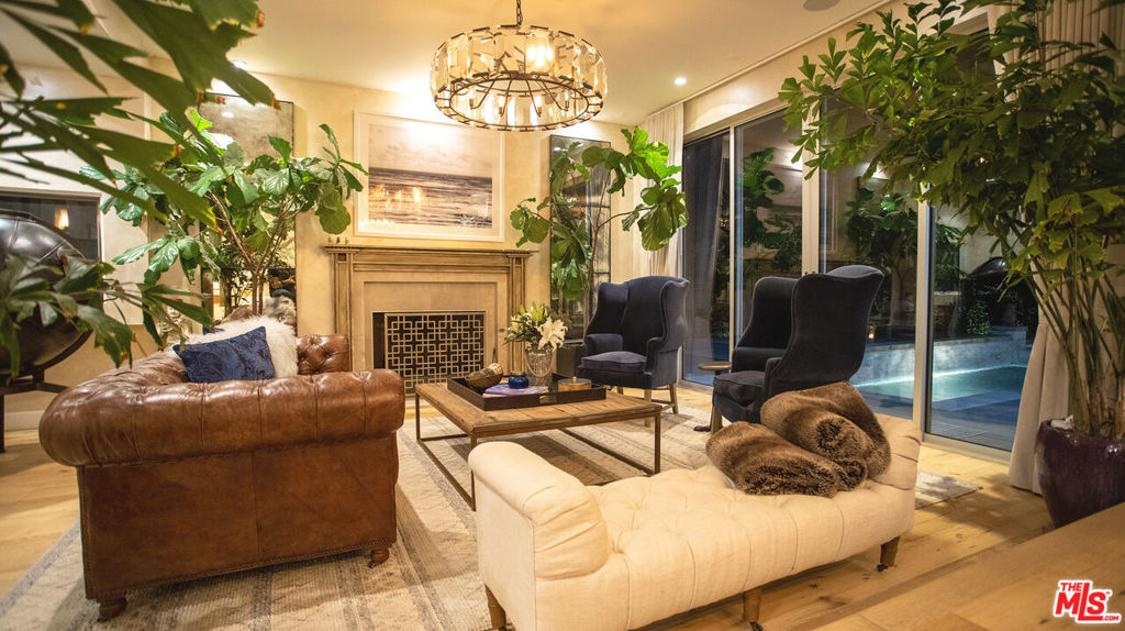 https://media.crmls.org/mediaz/0b4369f2-7690-41fb-9f74-604eb6409802.jpg?preset=X-Large