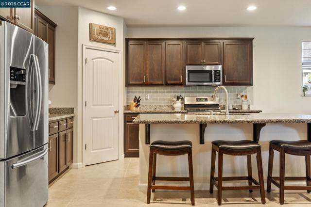 7100 Metcalf Way, Hughson CA: https://media.crmls.org/mediaz/0b445f18-c858-4a27-97f5-06ad8240c949.jpg