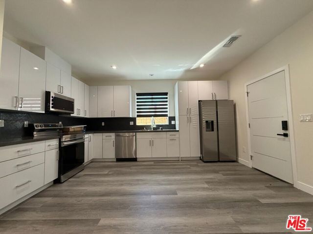 10229 1/2 N Jumilla Avenue, Chatsworth CA: https://media.crmls.org/mediaz/0b44c917-fde0-41d1-9434-bab93d7ea207.jpg