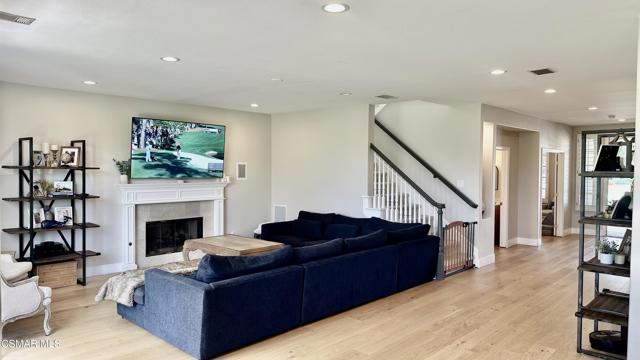 1658 Bushgrove Court, Lake Sherwood CA: https://media.crmls.org/mediaz/0b44d8b3-695e-4f55-a38c-aacac98bfbb0.jpg