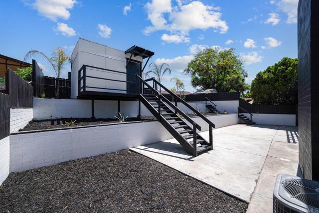2333 Ridge View Drive, San Diego CA: https://media.crmls.org/mediaz/0b44ffe3-15e5-4bac-a02d-d6153d312e4e.jpg