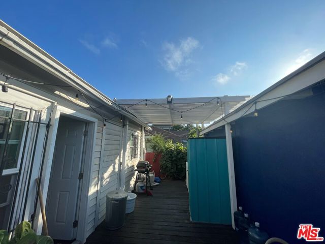 547 Brooks Avenue, Venice CA: https://media.crmls.org/mediaz/0b453a9f-4841-45cb-a6a7-9efc131da471.jpg