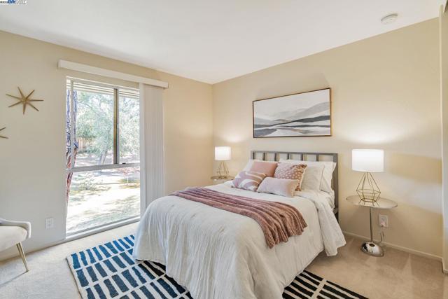 675 Sharon Park Dr, Menlo Park CA: https://media.crmls.org/mediaz/0b45e886-34eb-4367-9476-737ef2fc5998.jpg