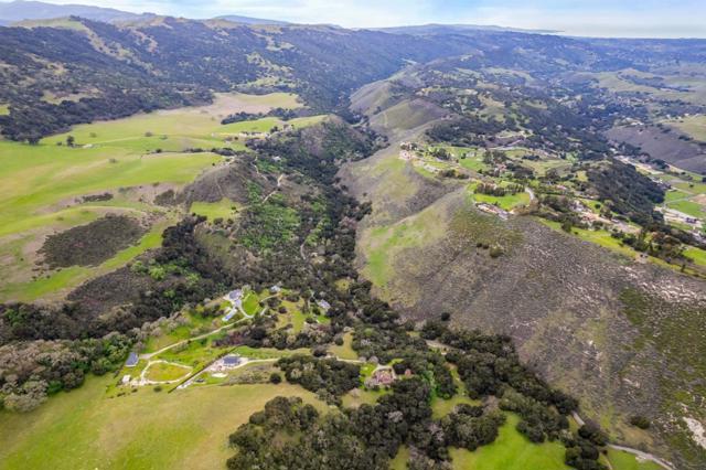 28750 Underwood Road, Salinas CA: https://media.crmls.org/mediaz/0b46850c-03b5-4492-ad09-d1895c0fe74b.jpg