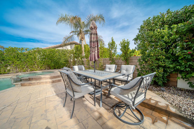 43512 Via Magellan Drive, Palm Desert CA: https://media.crmls.org/mediaz/0b4687c0-10ed-4939-ada9-1539722fc335.jpg