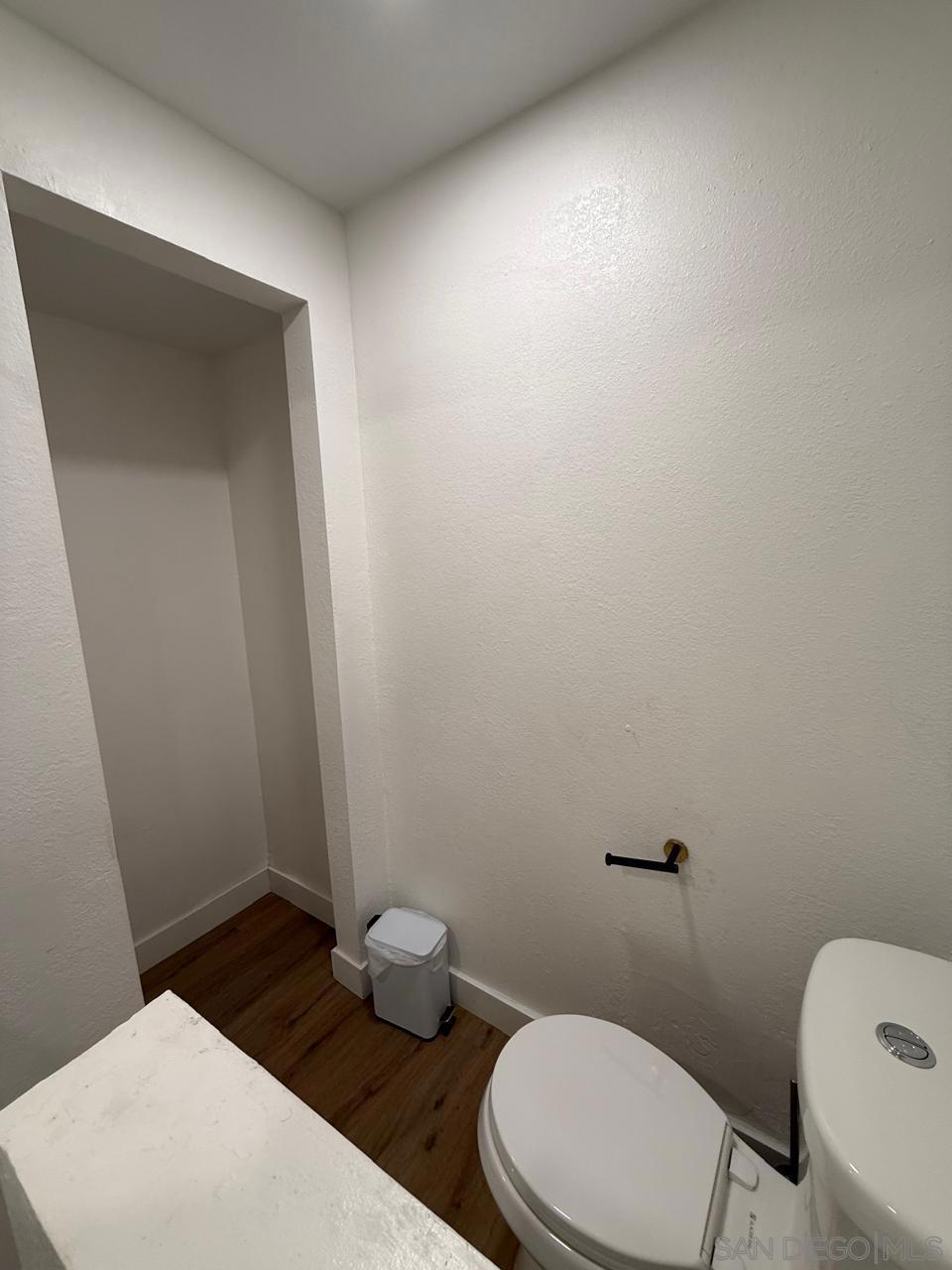 https://media.crmls.org/mediaz/0b46c957-11d1-4597-90cb-6e941e800d26.jpg?preset=X-Large