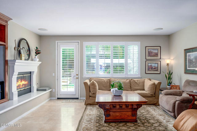 4566 Bluewood Court, Moorpark CA: https://media.crmls.org/mediaz/0b47129a-df91-4dfa-bf5b-1eb7cecafed3.jpg