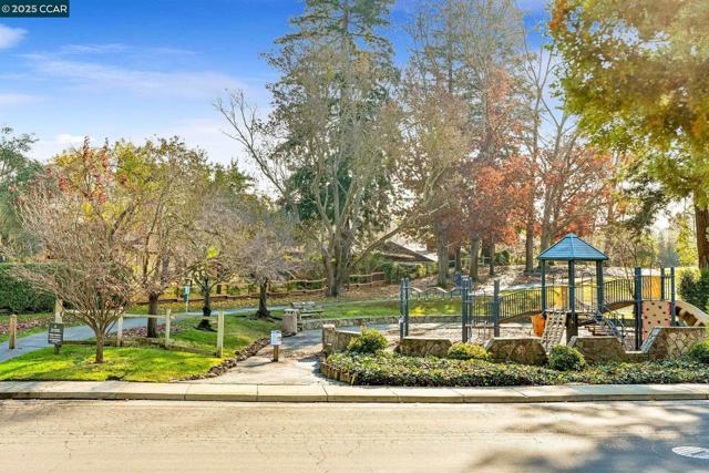 732 Graham Ct, Danville CA: https://media.crmls.org/mediaz/0b472b3e-84ec-46d1-9f92-674d3d264598.jpg