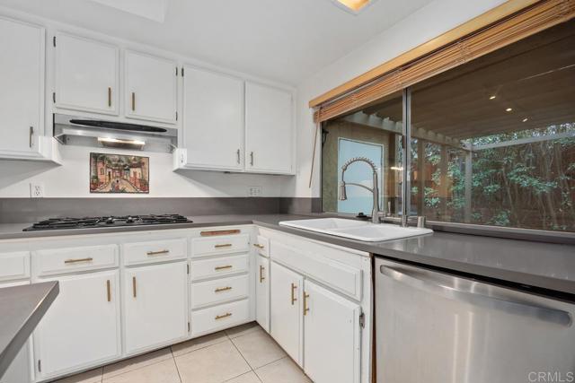 Detail Gallery Image 23 of 47 For 1184 Sidonia Ct, Encinitas,  CA 92024 - 5 Beds | 2/1 Baths