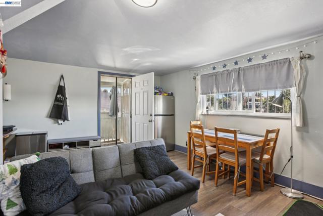 2514 21St Ave, Oakland CA: https://media.crmls.org/mediaz/0b4827c3-235c-45ad-ae6b-2c75137870b6.jpg