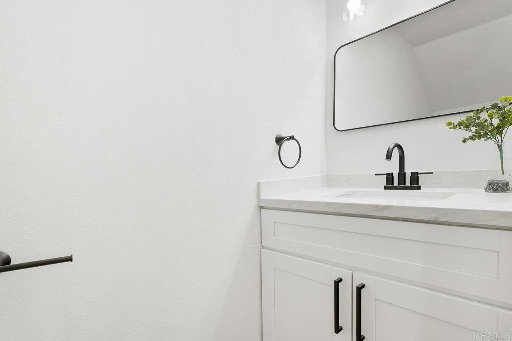 https://media.crmls.org/mediaz/0b484991-16d5-4dc5-8a48-f115bb55595d.jpg?preset=X-Large