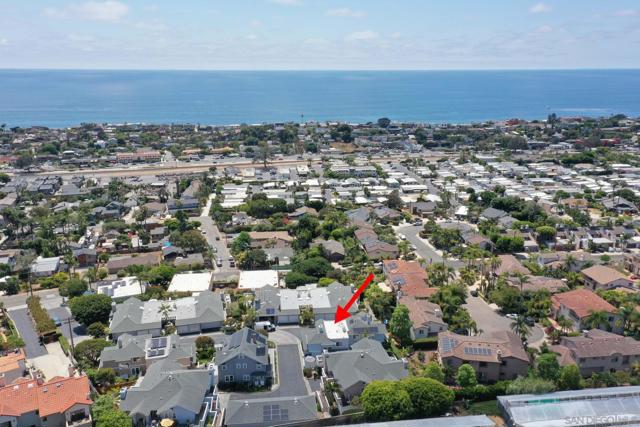 579 Hygeia Ave, Encinitas CA: https://media.crmls.org/mediaz/0b484d5b-3ef2-4d83-81e2-460aee546c54.jpg