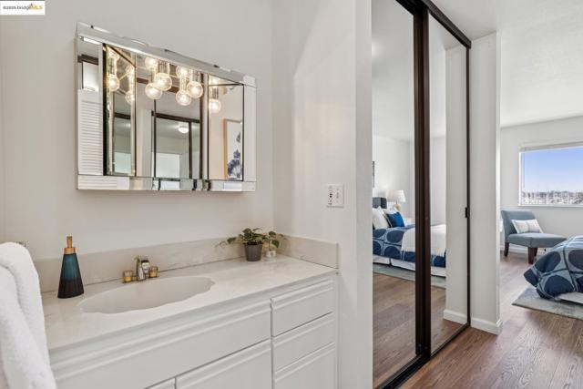 1205 Melville Sq, Richmond CA: https://media.crmls.org/mediaz/0b48a4f5-88e2-4f9d-ab79-8c0f1d85c1a1.jpg
