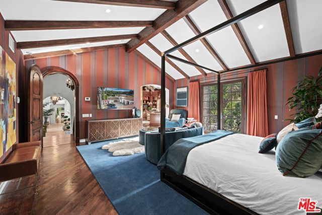 2347 E Valley Road, Santa Barbara CA: https://media.crmls.org/mediaz/0b48dbc7-077b-4901-94a9-410df8e00b0e.jpg