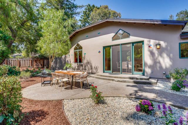 1625 Hazelaar Way, Los Altos CA: https://media.crmls.org/mediaz/0b48ddf2-74b4-48fd-8a5c-5cf271ab47c4.jpg