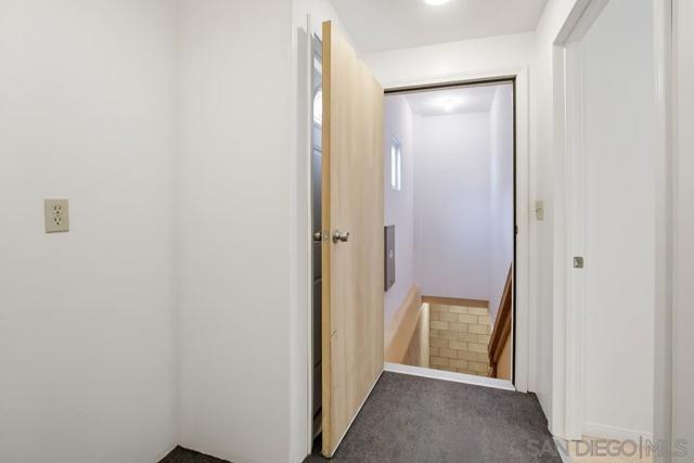 131 Scenic Dr, El Cajon CA: https://media.crmls.org/mediaz/0b49122a-b471-46d4-8a7c-4e361244e346.jpg