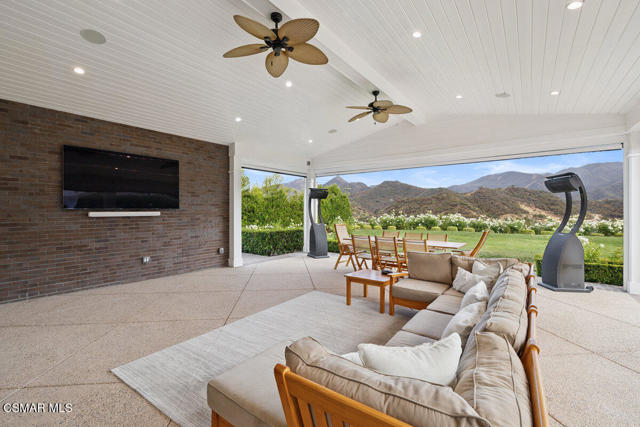 112 Hampstead Court, Westlake Village CA: https://media.crmls.org/mediaz/0b4947c9-7470-4340-9bc1-033ef30cb00d.jpg