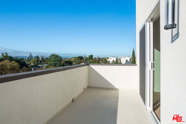 11220 Victory Boulevard, North Hollywood CA: https://media.crmls.org/mediaz/0b49c2f4-f144-4070-842c-4eee0995340e.jpg