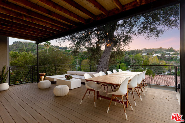 13513 Cheltenham Drive, Sherman Oaks CA: https://media.crmls.org/mediaz/0b4a22fd-9580-4acb-887b-096ac07ec49b.jpg