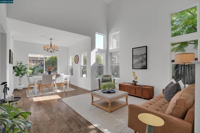 1109 Brittany Hills Ct, Martinez CA: https://media.crmls.org/mediaz/0b4a8245-e561-417f-adbe-b06ec1e1b294.jpg