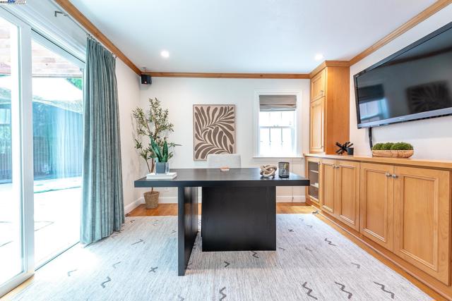 32760 Orick St, Union City CA: https://media.crmls.org/mediaz/0b4b3af2-3d11-4499-83af-0937309b0afb.jpg
