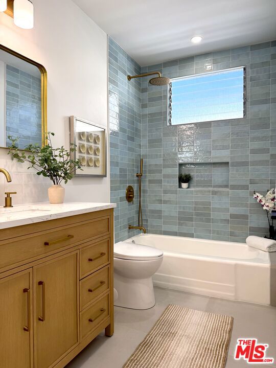 4579 Ambrose Avenue, Los Angeles CA: https://media.crmls.org/mediaz/0b4b3f59-312a-4e3e-8699-5c02a4a501a9.jpg