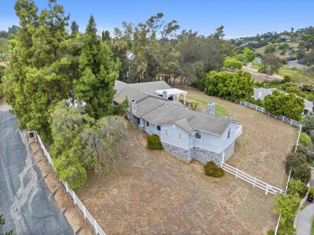 3048 Jason Road, Fallbrook CA: https://media.crmls.org/mediaz/0b4b8010-94ac-40cb-90bb-179880906540.jpg