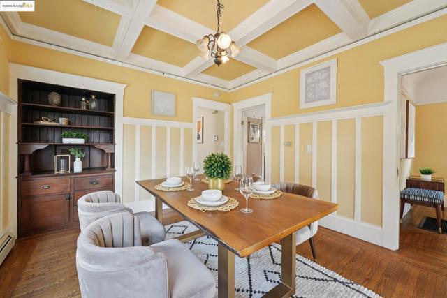 2002 Chestnut St, Oakland CA: https://media.crmls.org/mediaz/0b4bf513-c91f-45e3-b9fc-02d54e88a64b.jpg