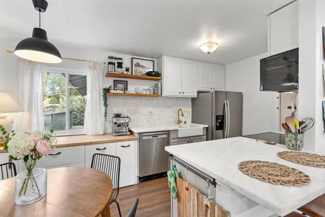 14245 Lora Drive, Los Gatos CA: https://media.crmls.org/mediaz/0b4c41d2-0005-48f7-bbe7-7749a652614c.jpg