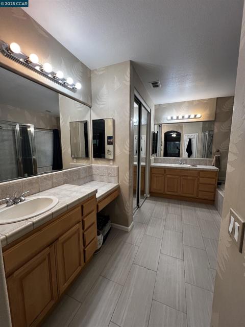 4045 Galenez Way, Antioch CA: https://media.crmls.org/mediaz/0b4c976b-1177-4411-8353-363f5b91883c.jpg