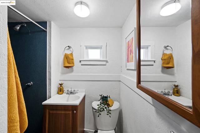 1547 68Th Ave, Oakland CA: https://media.crmls.org/mediaz/0b4cf6a0-4ec1-4470-998a-8c33db326b05.jpg