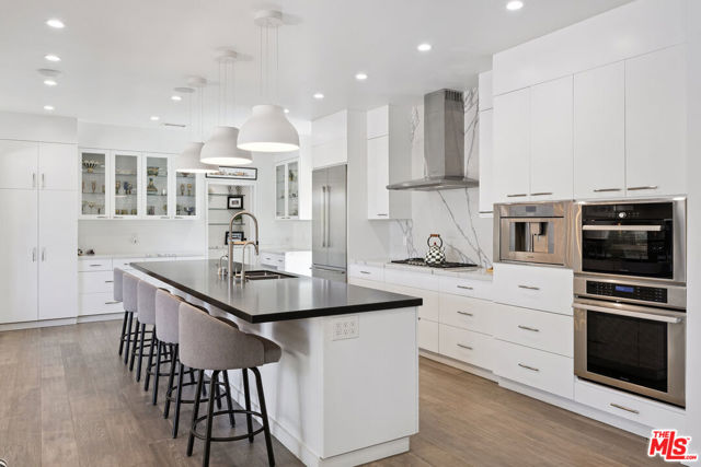18141 Green Meadow Drive, Encino CA: https://media.crmls.org/mediaz/0b4d49c5-0ad1-41be-bf5f-768bb624757c.jpg