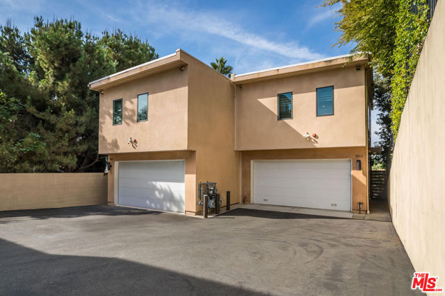 1912 W Liberty Court, Los Angeles CA: https://media.crmls.org/mediaz/0b4e1d86-52ba-4eb9-97fe-3bac8c297657.jpg