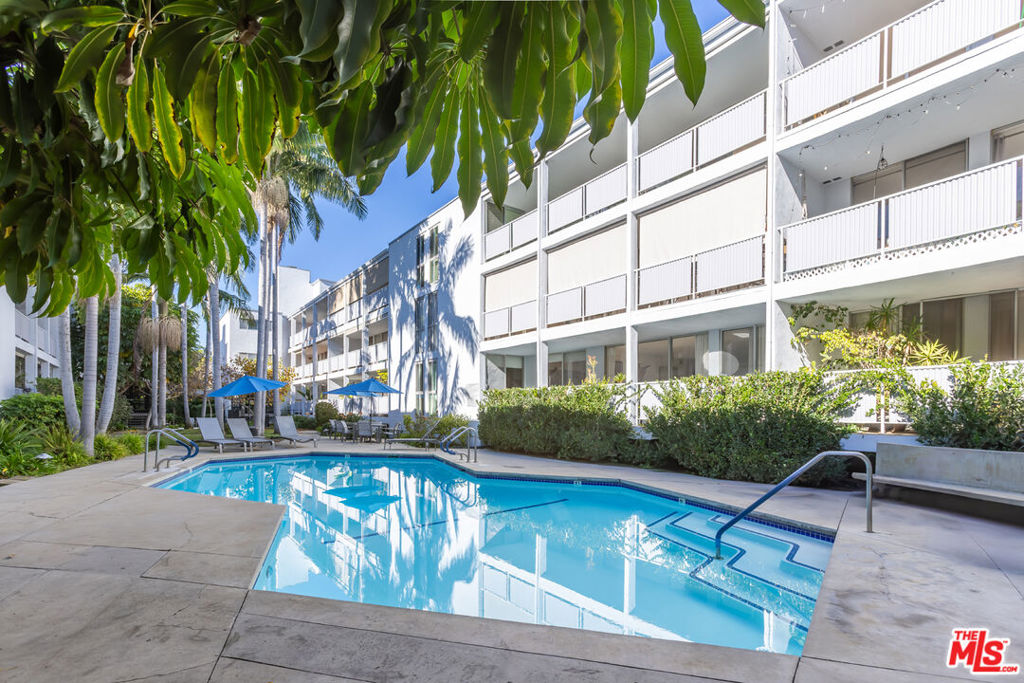 848 N Kings Road #208