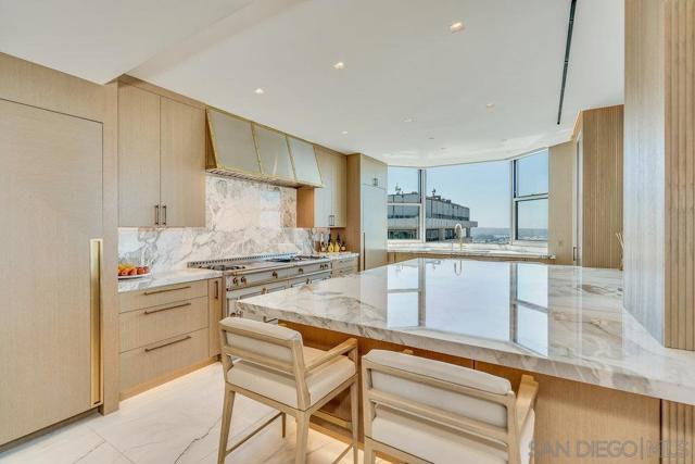 2500 6th Ave, San Diego CA: https://media.crmls.org/mediaz/0b4e6853-cc54-4f32-ad77-7188976c3c67.jpg