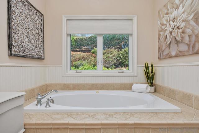 1324 Vista Colina Dr, San Marcos CA: https://media.crmls.org/mediaz/0b4ed6a7-5be1-487b-99f5-528090ba4ffb.jpg