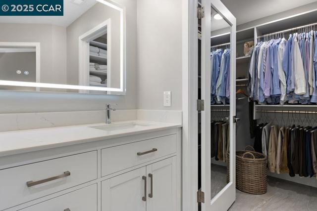 5593 Terra Granada Dr, Walnut Creek CA: https://media.crmls.org/mediaz/0b4f8278-4c41-4535-bb47-7b14df805b85.jpg