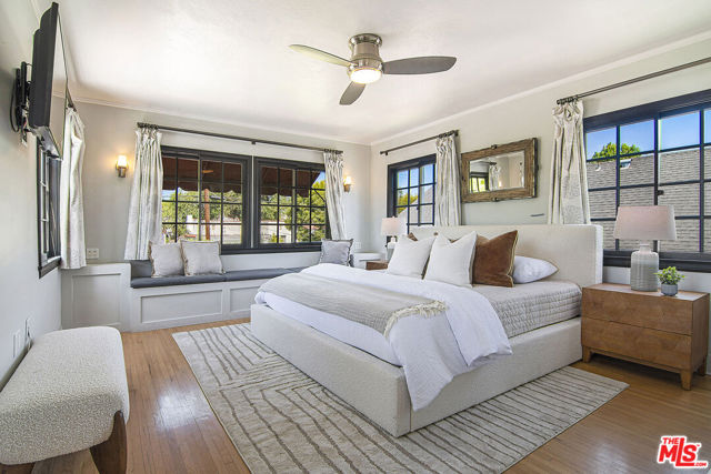 503 N Plymouth Boulevard, Los Angeles CA: https://media.crmls.org/mediaz/0b5042be-0d49-42e7-91ac-25e98cbc39f7.jpg